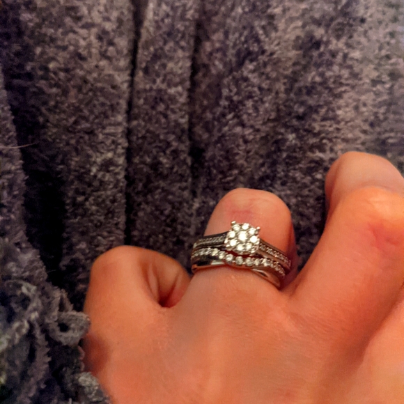 Ring - Picture 3 of 5